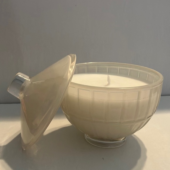 Lava Citrus Cream Lidded Candle Holder with Classic Ribbed Design - Picture 1 of 5